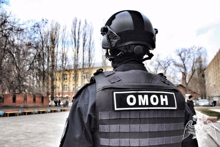 Сотрудники новосибирского ОМОН оказали содействие полиции в задержании подозреваемых в вымогательстве
