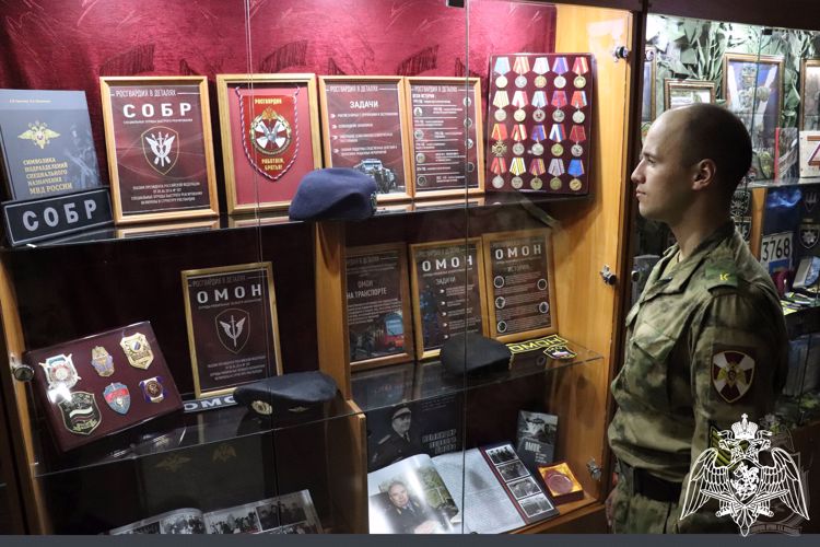 В музее Новосибирского военного института Росгвардии организована выставка, посвященная силам специального назначения ведомства