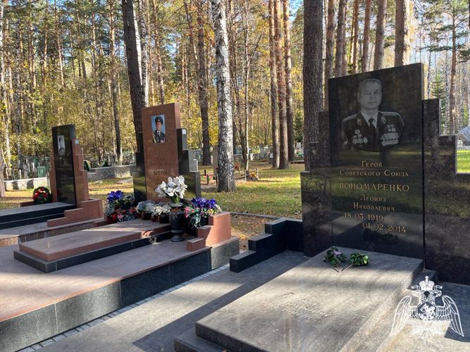 В Новосибирске росгвардейцы привели в порядок места захоронения участников Великой Отечественной войны