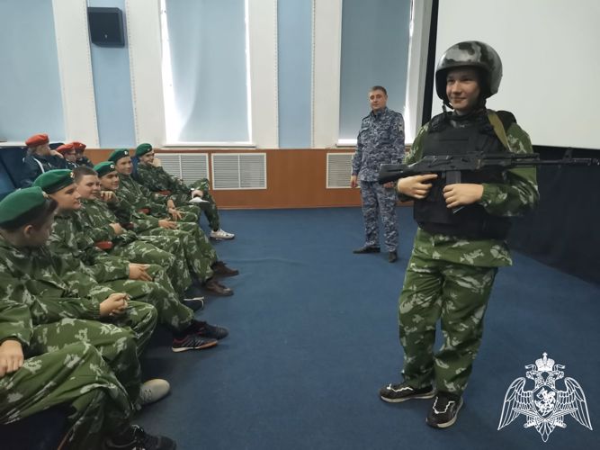 Сотрудники вневедомственной охраны Росгвардии приняли участие в молодежно-патриотической акции «День призывника»