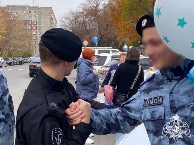 В преддверии Дня отца в семье сотрудника ОМОН "Магистраль" появился первенец