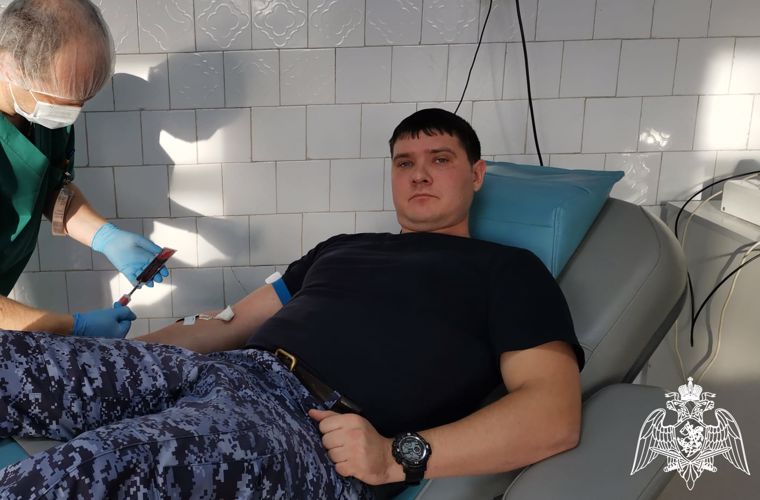 В Новосибирской области сотрудники вневедомственной охраны Росгвардии сдали донорскую кровь