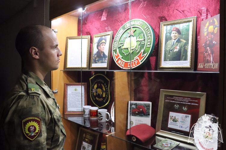 В музее Новосибирского военного института Росгвардии организована выставка, посвященная силам специального назначения ведомства