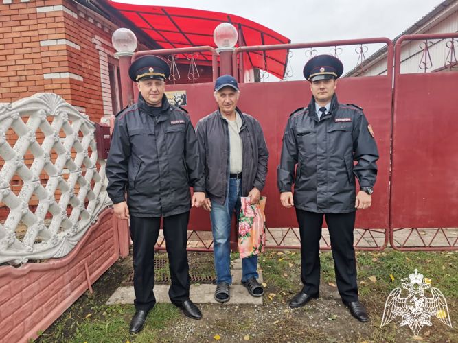 В День пожилых людей сотрудники вневедомственной охраны Росгвардии навестили ветеранов службы