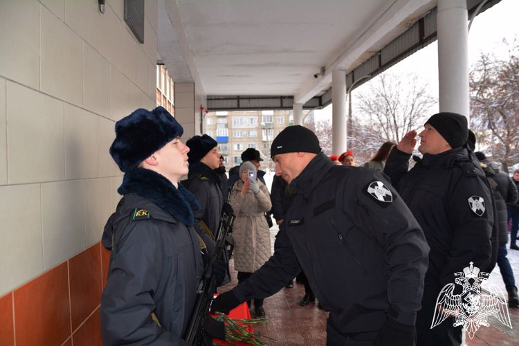 В Новосибирской области открыли мемориальную доску в память о сотруднике СОБР «Сибиряк» 