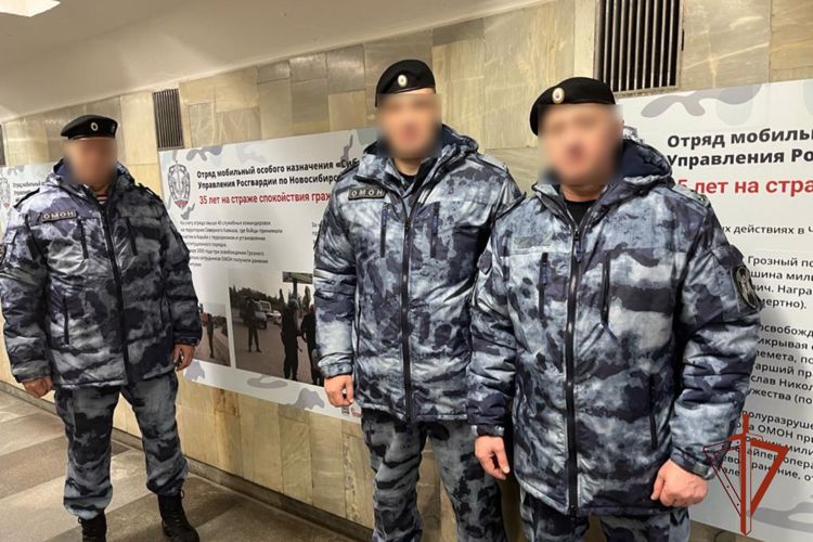В новосибирском метро открылась фотовыставка, посвященная юбилейным датам спецподразделений Росгвардии