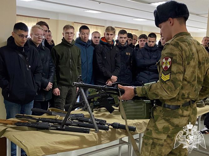 В Новосибирском военном институте Росгвардии прошел «День призывника»