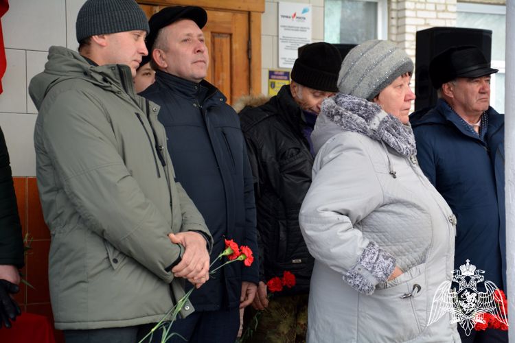 В Новосибирской области открыли мемориальную доску в память о сотруднике СОБР «Сибиряк»