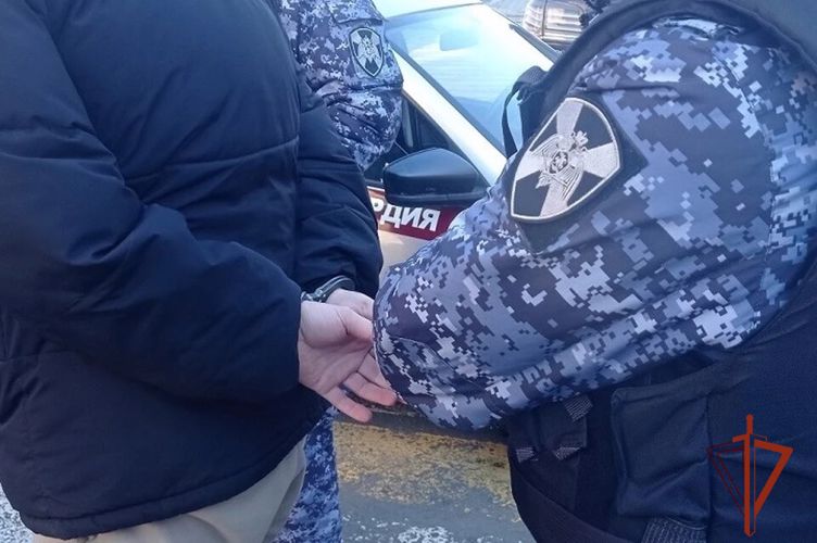В Черепаново экипаж вневедомственной охраны Росгвардии задержал подозреваемого в краже телефона