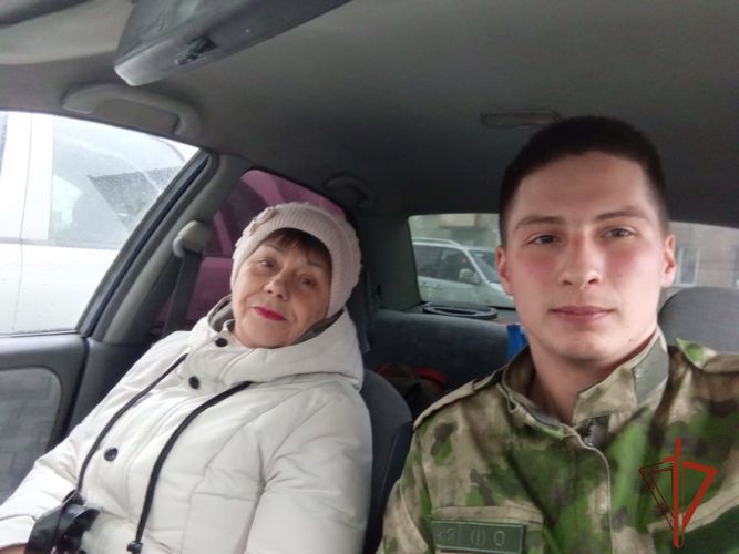 Военнослужащие и сотрудники Росгвардии присоединились к ведомственной акции «С любовью к маме»
