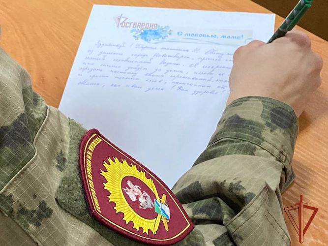 Курсанты Новосибирского военного института Росгвардии написали своим мамам поздравительные письма