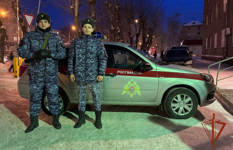 В Новосибирске патруль Росгвардии вернул домой потерявшегося молодого человека с особенностями развития