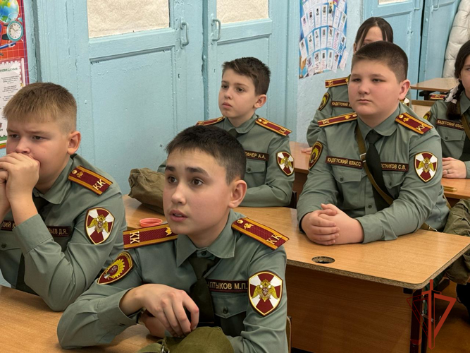 В Новосибирске курсанты и офицеры Росгвардии приняли участие в мероприятиях, приуроченных к 81-й годовщине прорыва блокады Ленинграда