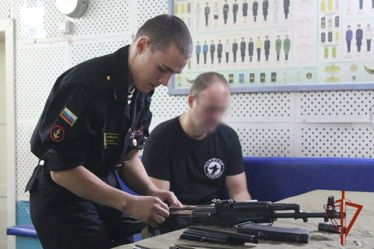 В Новосибирской области сотрудники СОБР Росгвардии приняли участие в турнире памяти погибшего коллеги Владимира Шлапакова