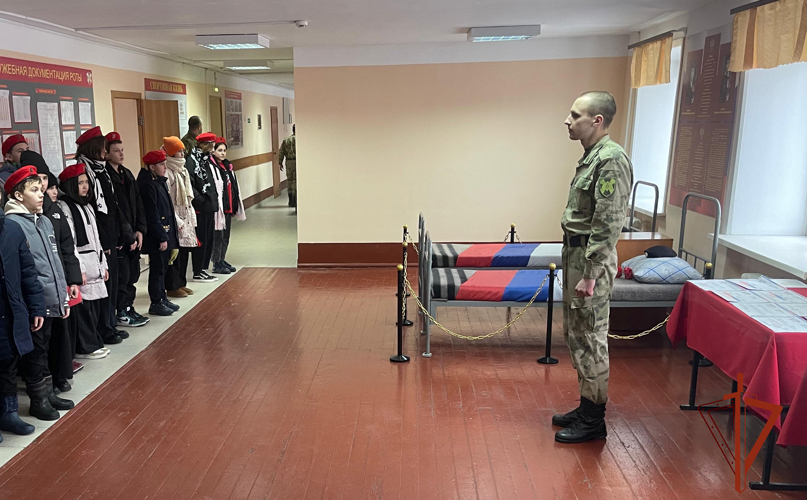 На территории воинской части Росгвардии состоялось торжественное посвящение юных новосибирцев в ряды Юнармии 
