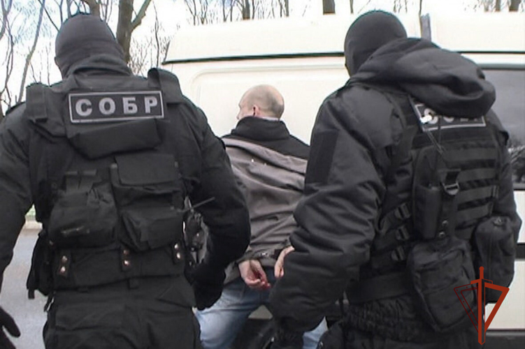 В Новосибирске при содействии сотрудников СОБР Росгвардии задержан подозреваемый в серии квартирных краж 