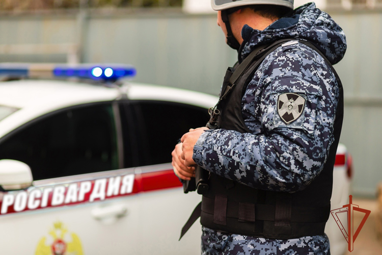 Росгвардейцы оказали помощь получившей травму женщине в Новосибирске