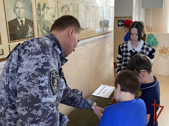 В Новосибирской области сотрудники Росгвардии приняли участие в проведении военно-патриотической игры «Зарница»