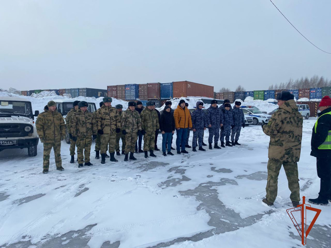 В Новосибирске сотрудники и военнослужащие Росгвардии отработали навыки экстремального вождения