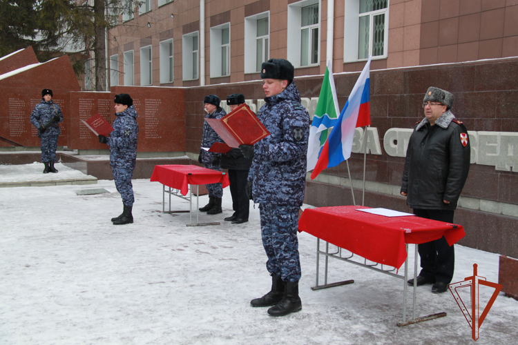 В Новосибирске сотрудники вневедомственной охраны Росгвардии приняли Присягу 
