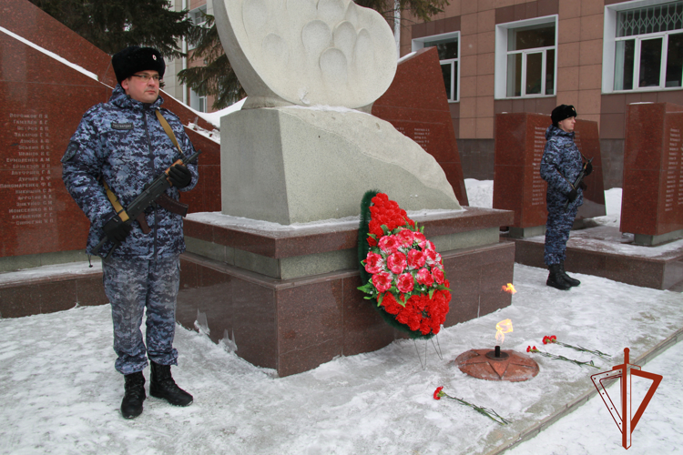 В Новосибирске сотрудники вневедомственной охраны Росгвардии приняли Присягу 