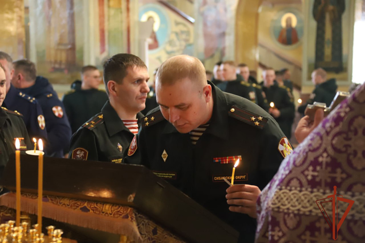 Память героев, погибших при исполнении воинского и служебного долга, почтили в День войск национальной гвардии Российской Федерации в Новосибирске
