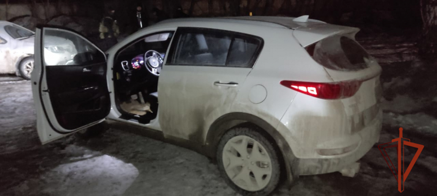 Сотрудники СОБР задержали подозреваемого в краже автомобиля в Новосибирске