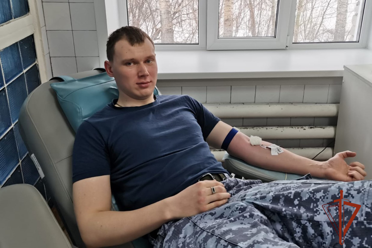 Росгвардейцы поддержали всероссийскую донорскую акцию «От сердца к сердцу» в Новосибирской области