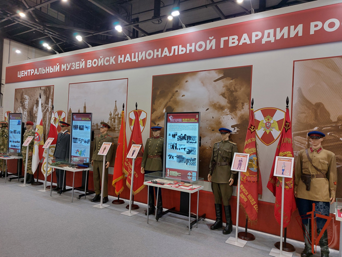 Военнослужащие новосибирского военного института Росгвардии приняли участие в выставке передовых технологий