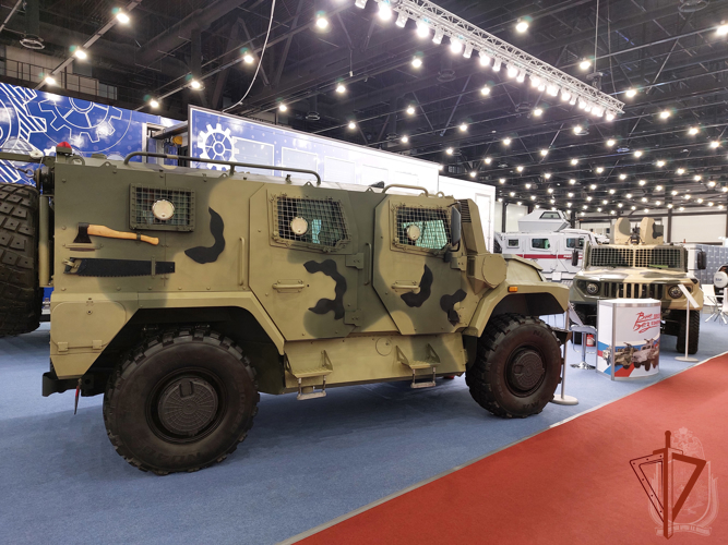 Военнослужащие новосибирского военного института Росгвардии приняли участие в выставке передовых технологий
