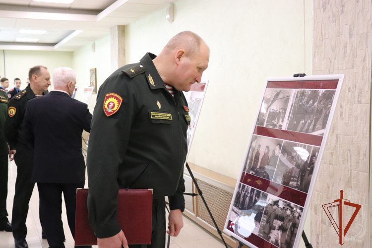В Новосибирском военном институте Росгвардии открылась фотовыставка, посвященная генералу армии Ивану Кирилловичу Яковлеву 