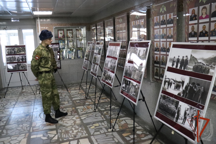 В Новосибирском военном институте Росгвардии открылась фотовыставка, посвященная генералу армии Ивану Кирилловичу Яковлеву 