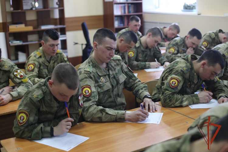 Курсанты Новосибирского военного института Росгвардии приняли участие во Всероссийской акции «Тотальный диктант»