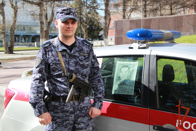 В Новосибирской области сотрудники вневедомственной охраны Росгвардии поддержали Всероссийскую акцию «Бессмертный автополк»