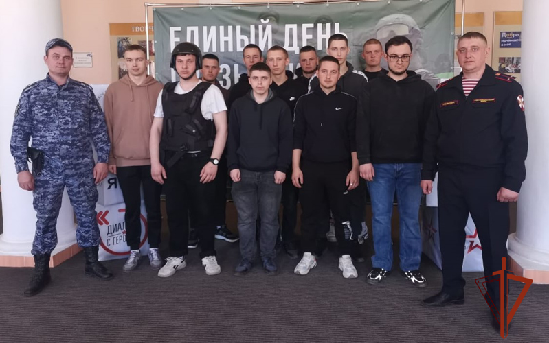 В Новосибирской области сотрудники вневедомственной охраны присоединились к акции «День призывника»
