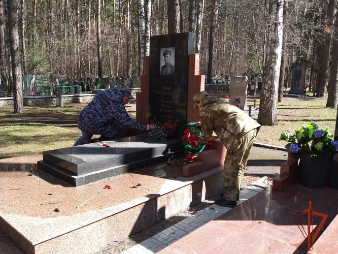 Рогсвардейцы привели в порядок места захоронения участников Великой Отечественной войны в Новосибирске