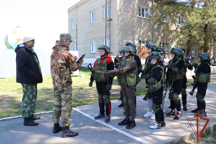 В Новосибирском военном институте Росгвардии провели военно-патриотическую игру «Зарница» в новом формате