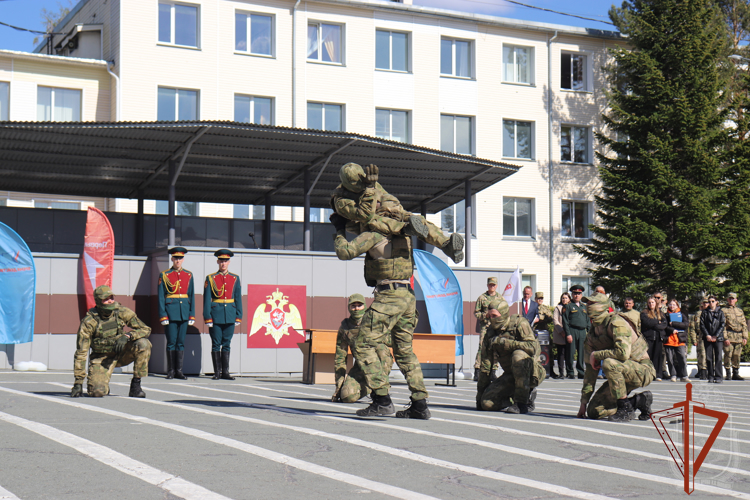 В Новосибирском военном институте Росгвардии провели военно-патриотическую игру «Зарница» в новом формате