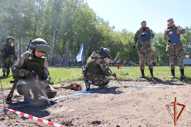 В Новосибирском военном институте Росгвардии провели военно-патриотическую игру «Зарница» в новом формате