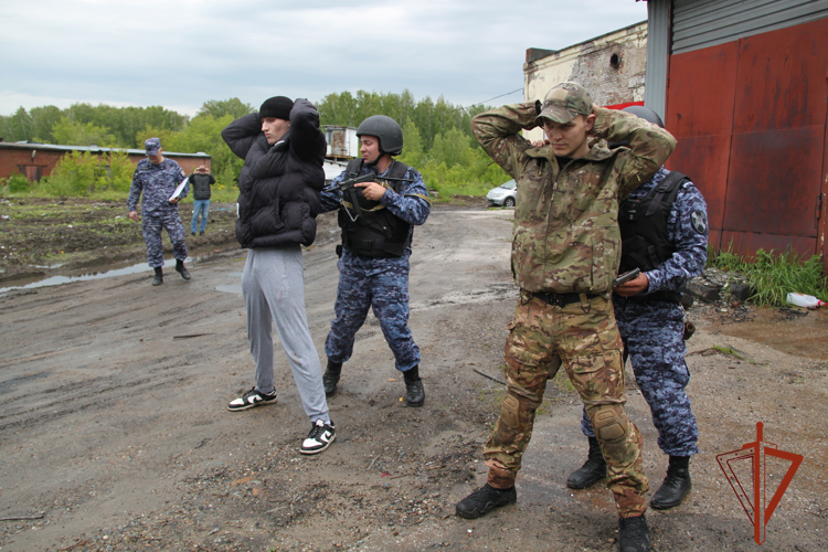 В Новосибирске состоялся конкурс профессионального мастерства среди групп задержания вневедомственной охраны Росгвардии