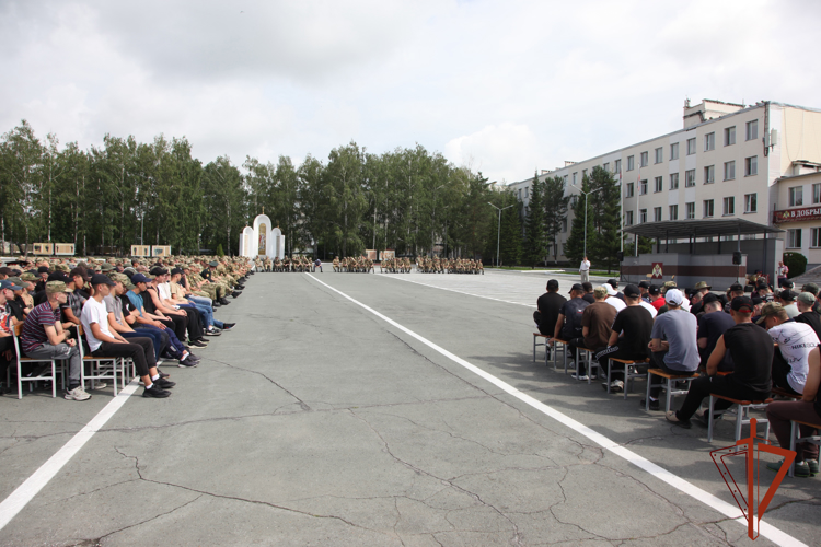 Гармонисты Маланинского фестиваля выступили для абитуриентов и курсантов Новосибирского военного института Росгвардии