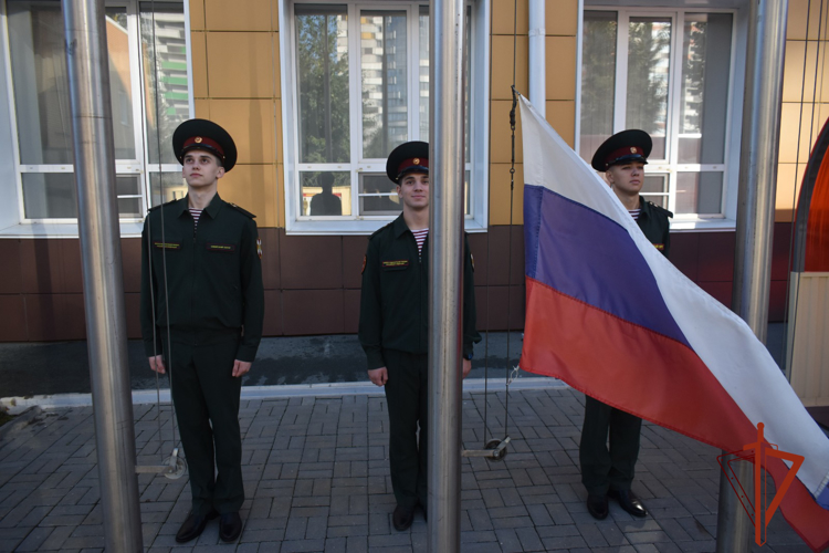 В Новосибирске военнослужащие Росгвардии провели торжественные мероприятия в честь празднования Дня Государственного флага Российской Федерации