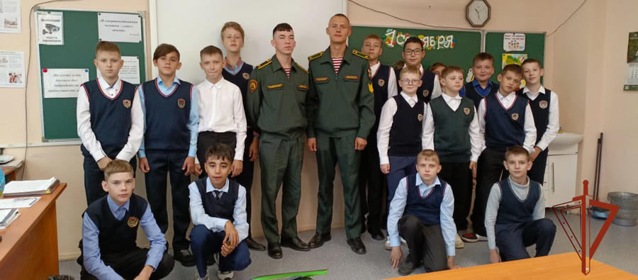 Курсанты Новосибирского военного института Росгвардии провели для школьников уроки  по противодействию терроризму