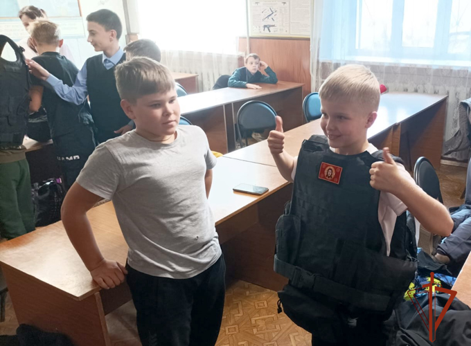 В преддверии Дня образования вневедомственной охраны Росгвардии в Новосибирской области проходят мероприятия для школьников