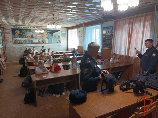 В преддверии Дня образования вневедомственной охраны Росгвардии в Новосибирской области проходят мероприятия для школьников