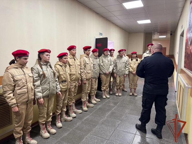 Сотрудники ОМОН провели «День открытых дверей» для школьников в Новосибирске