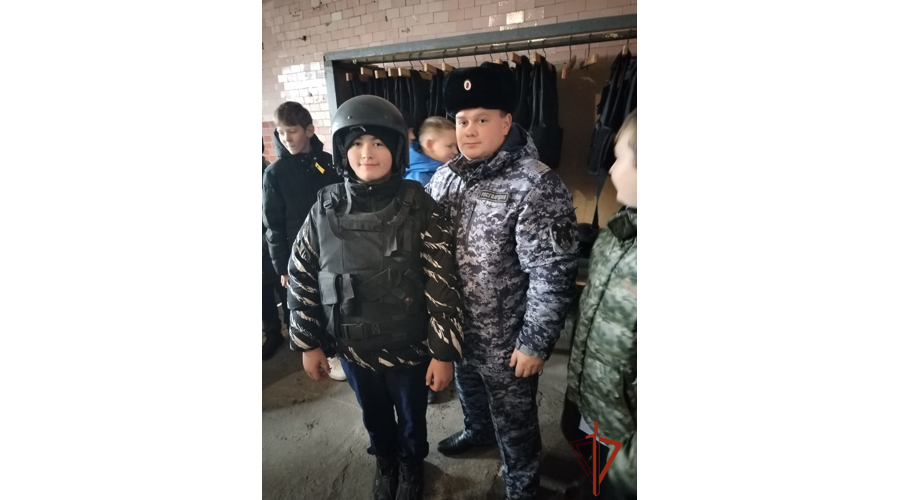 В преддверии Дня образования вневедомственной охраны Росгвардии в Новосибирской области проходят мероприятия для школьников