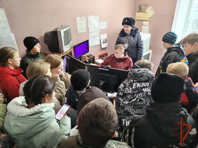 В преддверии Дня образования вневедомственной охраны Росгвардии в Новосибирской области проходят мероприятия для школьников