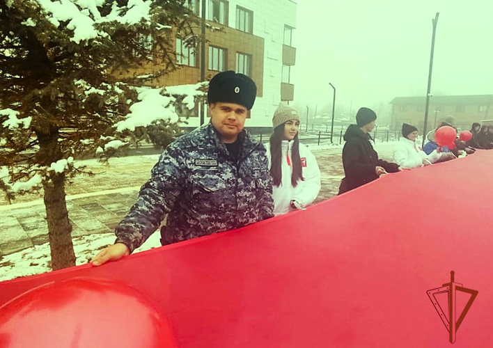 В Черепаново сотрудники вневедомственной охраны Росгвардии приняли участие в патриотической акции