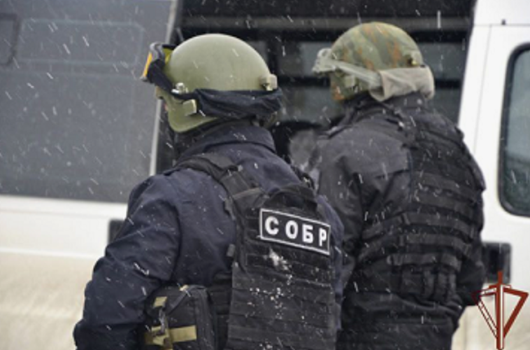 Сотрудниками новосибирского СОБР Росгвардии задержаны подозреваемые в производстве и сбыте наркотических средств